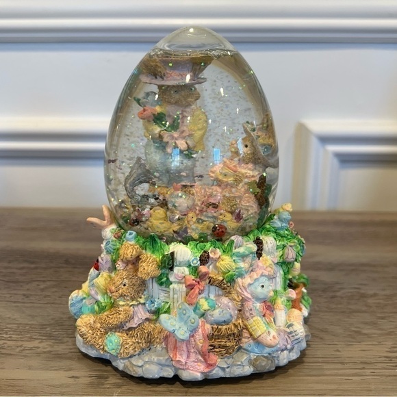 Easter/Spring Musical Water Globe Easter Bunny Water Globe - Picture 17 of 17